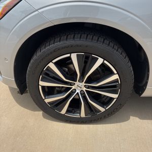 صورة مصغرة 17 لـ 2024 Volvo XC60 B5 PLUS DARK THEME