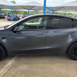 TESLA MODEL Y LONG RANGE - 4