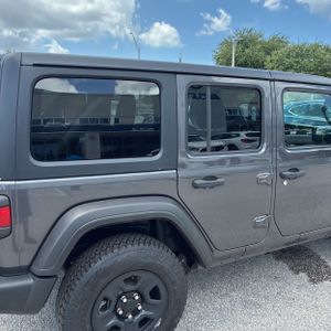 صورة 8 لـ 2021 JEEP WRANGLER UNLIMITED SPORT