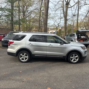 FORD EXPLORER XLT - 10