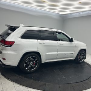 JEEP GRAND CHEROKEE SRT - 10