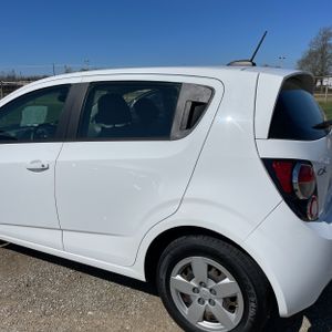 CHEVROLET SONIC LS AUTO - 6