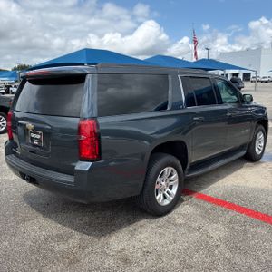 CHEVROLET SUBURBAN LT - 8