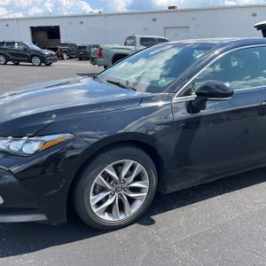 2019 Toyota AVALON XLE — фото 2