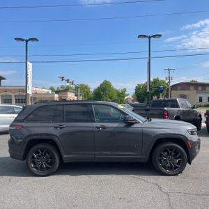 JEEP GRAND CHEROKEE 4XE 30TH ANNIVERSARY - 10