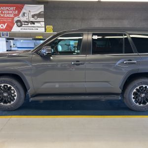 صورة 4 لـ 2026 Toyota SEQUOIA SR5