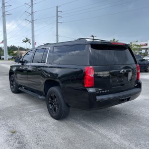 2017 Chevrolet SUBURBAN LT 照片 5