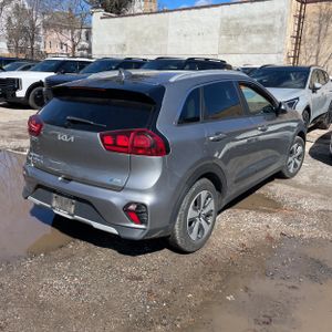KIA NIRO LX - 8