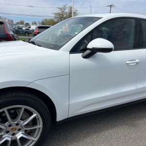 PORSCHE MACAN S - 2