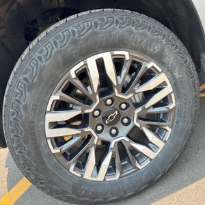 2025 Chevrolet TAHOE Z71 — миниатюра 17