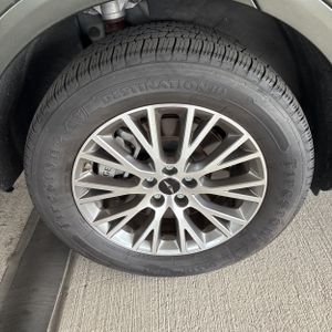 2025 Genesis GV80 2.5T STANDARD — фото 17