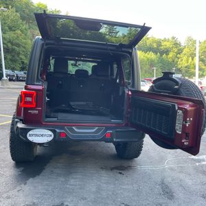 صورة 42 لـ 2021 JEEP WRANGLER UNLIMITED SAHARA