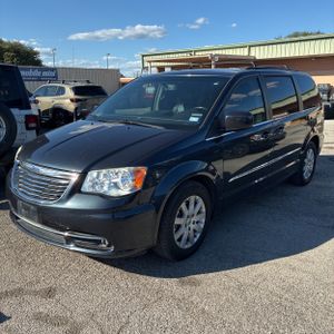 CHRYSLER TOWN AND COUNTRY TOURING - 1
