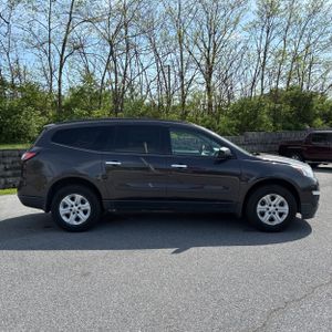 CHEVROLET TRAVERSE LS - 10