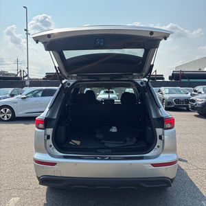صورة 41 لـ 2023 Mitsubishi OUTLANDER ES