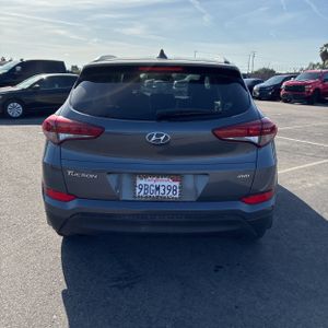 HYUNDAI TUCSON SEL - 7