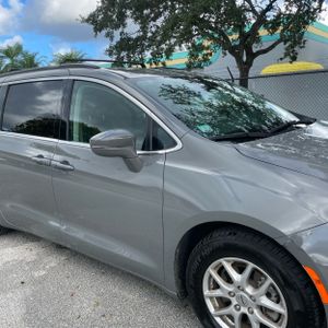 2022 Chrysler PACIFICA TOURING L photo 13