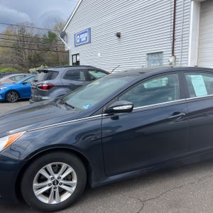 HYUNDAI SONATA GLS - 2