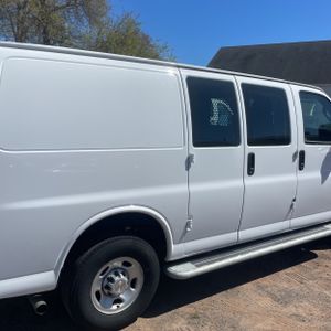 CHEVROLET EXPRESS 2500 - 9