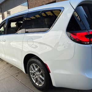 صورة 6 لـ 2025 Chrysler PACIFICA SELECT