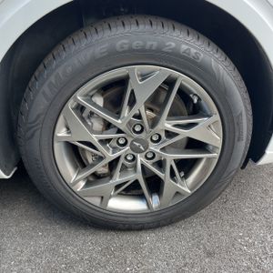 صورة 17 لـ 2025 Genesis GV70 2.5T STANDARD