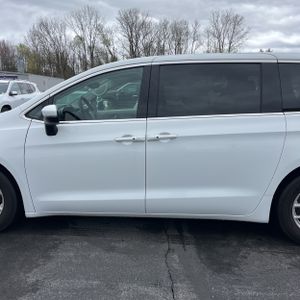 CHRYSLER PACIFICA TOURING L - 4