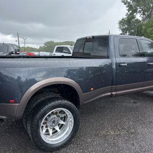 2017 RAM 3500 LARAMIE photo 9