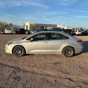 2021 Toyota COROLLA LE photo 3