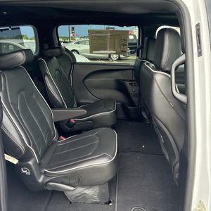 2025 Chrysler PACIFICA LIMITED — миниатюра 35