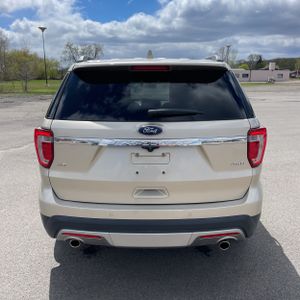 FORD EXPLORER XLT - 7