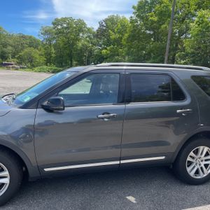 FORD EXPLORER XLT - 4