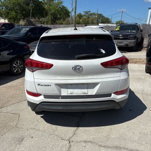 HYUNDAI TUCSON SE - 7