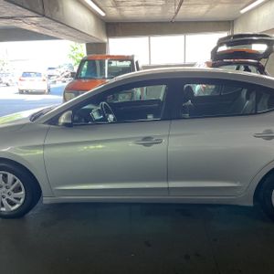 HYUNDAI ELANTRA - 4