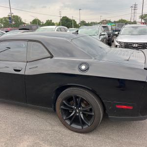 2017 Dodge CHALLENGER SXT PLUS — фото 6