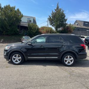 FORD EXPLORER XLT - 3