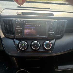 صورة 37 لـ 2018 Toyota RAV4 LE