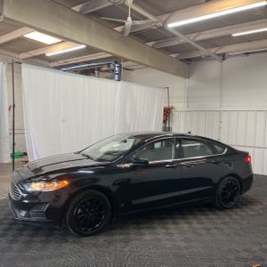 FORD FUSION SE - 3