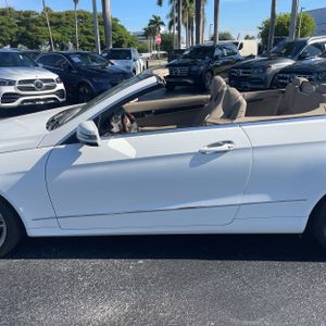 MERCEDES-BENZ E-CLASS - 4