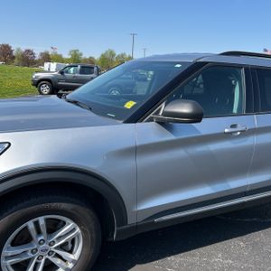 FORD EXPLORER XLT - 2