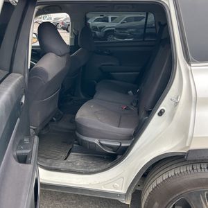 صورة 33 لـ 2021 Toyota HIGHLANDER L
