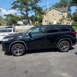 2018 Toyota HIGHLANDER LE — фото 3