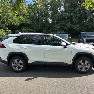 2024 Toyota RAV4 HYBRID XLE — фото 10