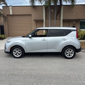 2021 KIA SOUL S 照片 3