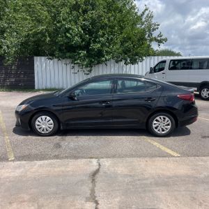 HYUNDAI ELANTRA SE - 3