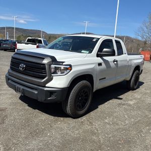 TOYOTA TUNDRA - 1
