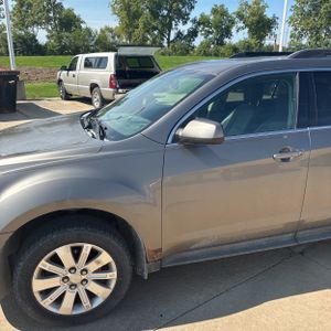 2010 Chevrolet EQUINOX LT photo 2
