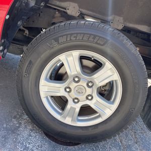 2010 Toyota TUNDRA LIMITED photo 17