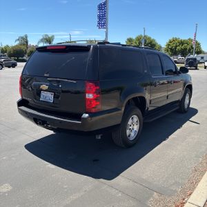 صورة 8 لـ 2013 Chevrolet SUBURBAN LT