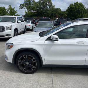 MERCEDES-BENZ GLA - 2