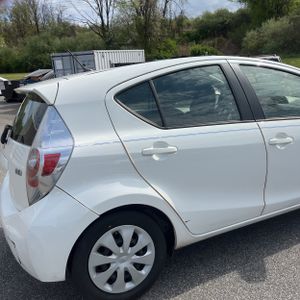 TOYOTA PRIUS C - 9
